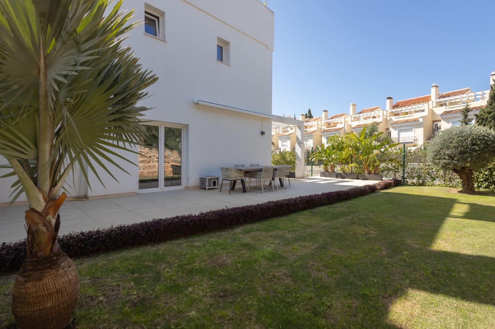 4 soveværelse Byhus til salg i Mijas Costa med swimmingpool garage - € 780.000 (Ref: 9607026)