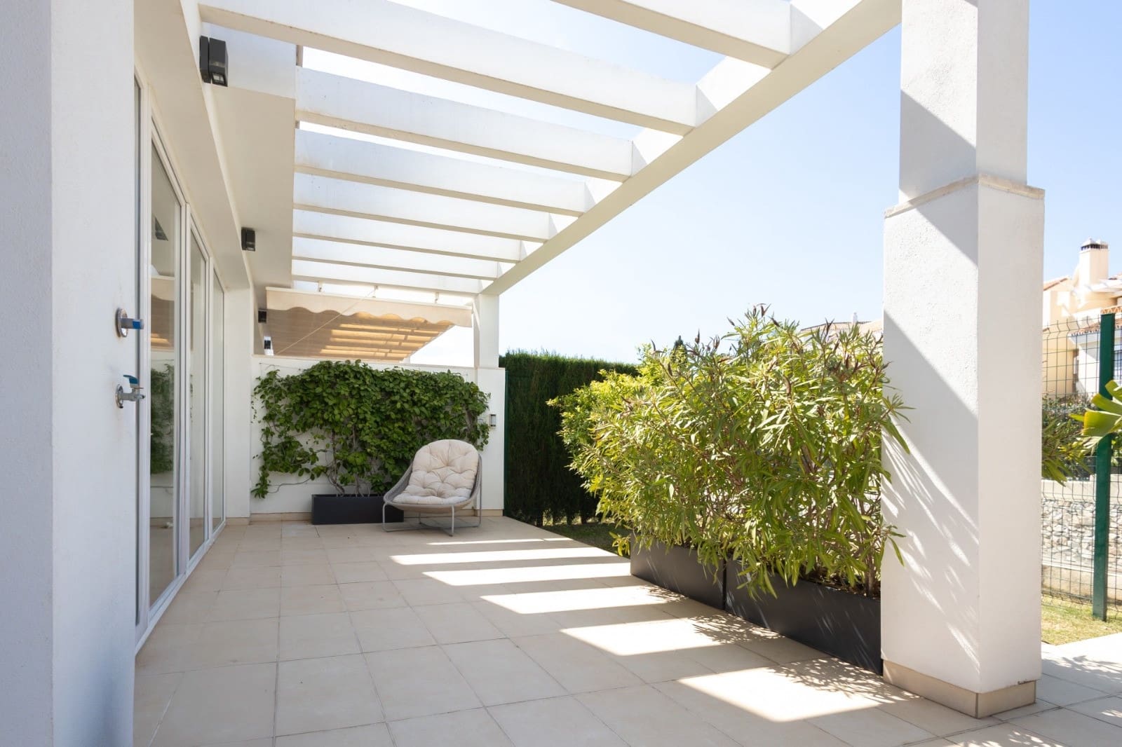 4 soveværelse Byhus til salg i Mijas Costa med swimmingpool garage - € 780.000 (Ref: 9607026)