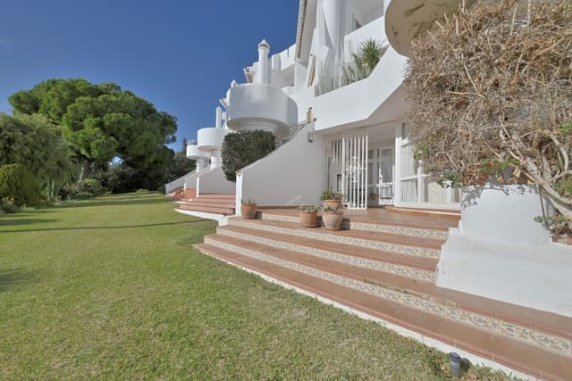 2 bedroom Apartment for sale in Calahonda, Mijas with pool - € 320,000 (Ref: 9614564)