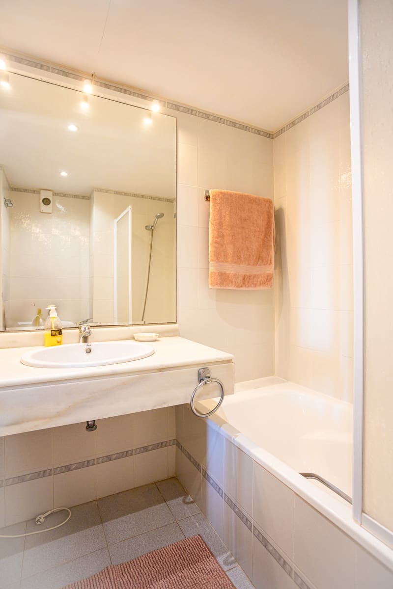 Apartamento de 2 habitaciones en Calahonda en venta con piscina garaje - 310.000 € (Ref: 9625084)