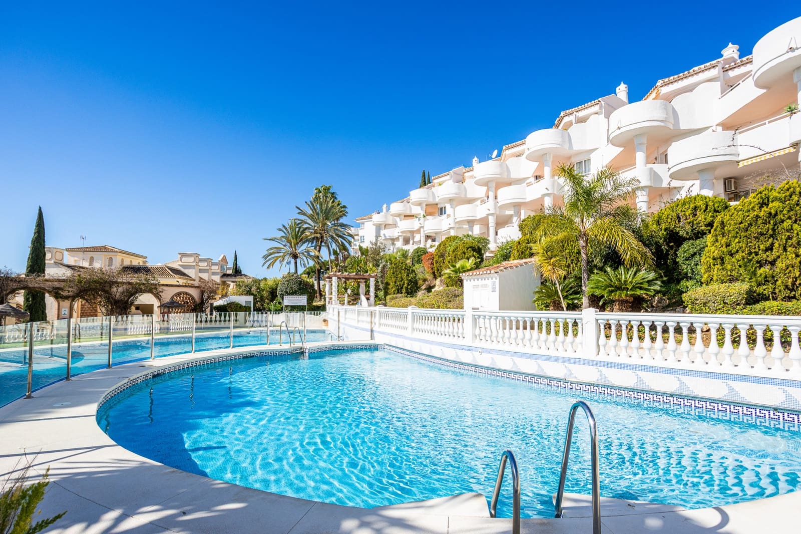 Apartamento de 2 habitaciones en Calahonda en venta con piscina garaje - 310.000 € (Ref: 9625084)