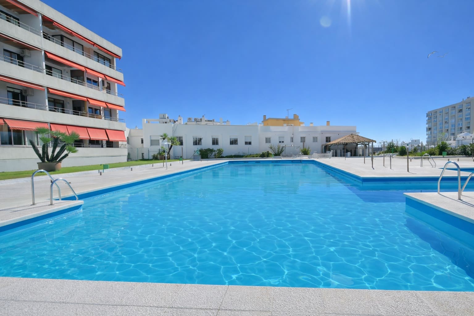 2 sypialnia Apartament na sprzedaż w Torremolinos z basenem - 355 000 € (Ref: 9627054)