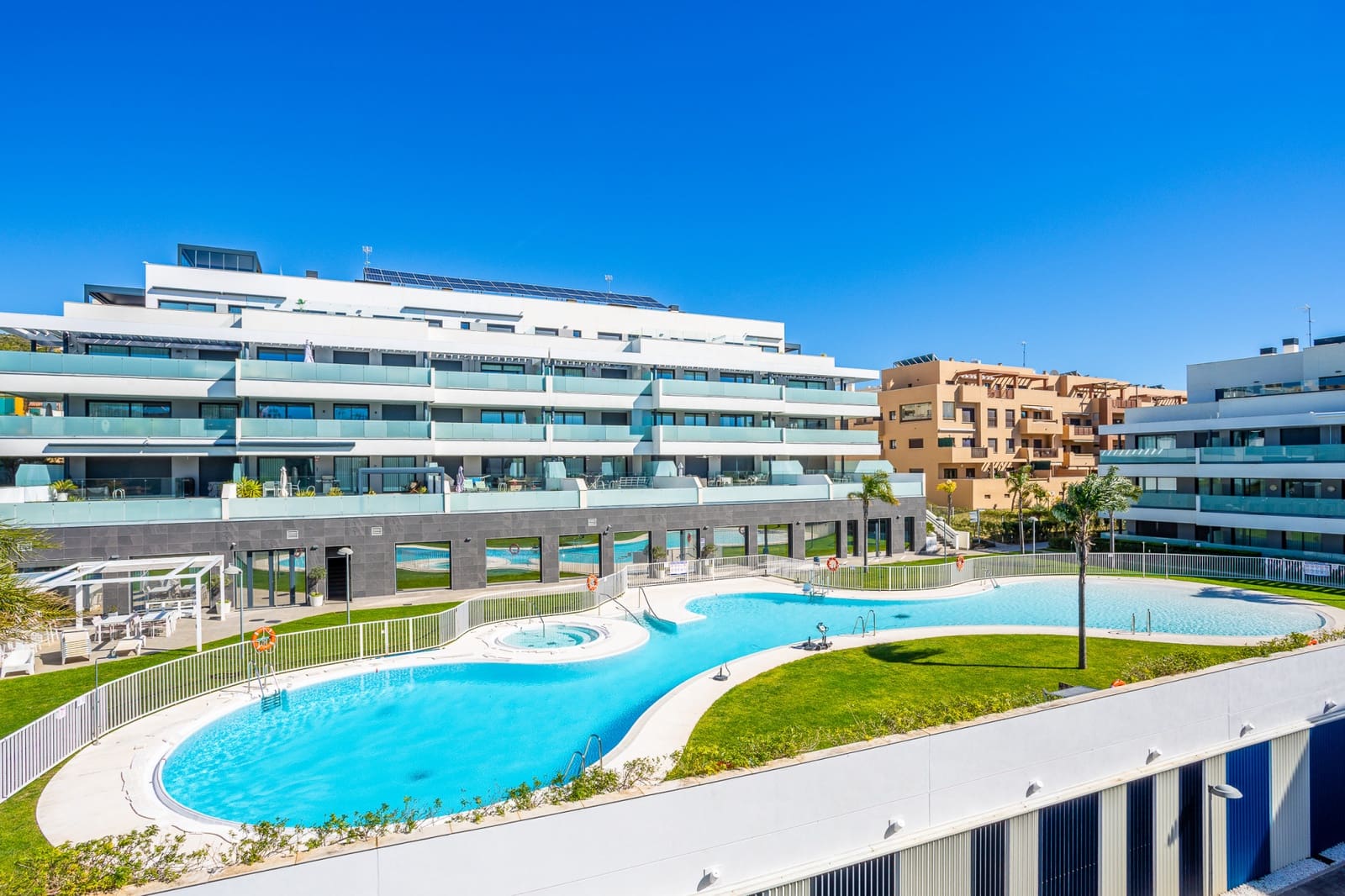 3 chambre Penthouse à vendre à La Cala de Mijas avec piscine garage - 1 150 000 € (Ref: 9643643)