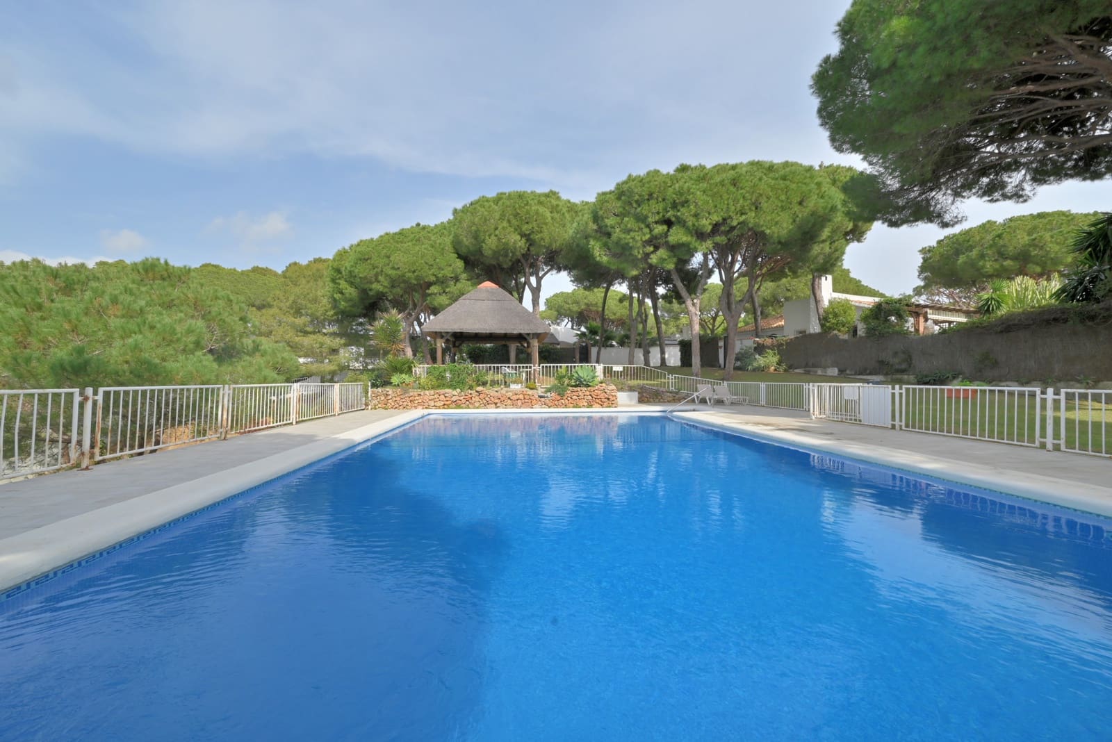 3 soveværelse Villa til salg i Calahonda med swimmingpool garage - € 645.000 (Ref: 9646746)