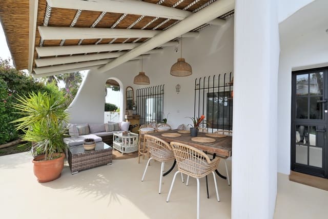 3 soveværelse Villa til salg i Calahonda, Mijas med swimmingpool garage - € 645.000 (Ref: 9646746)