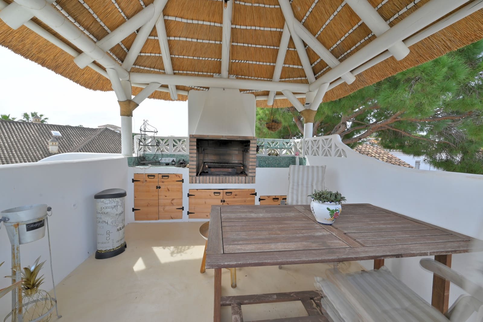 3 soveværelse Villa til salg i Calahonda med swimmingpool garage - € 645.000 (Ref: 9646746)