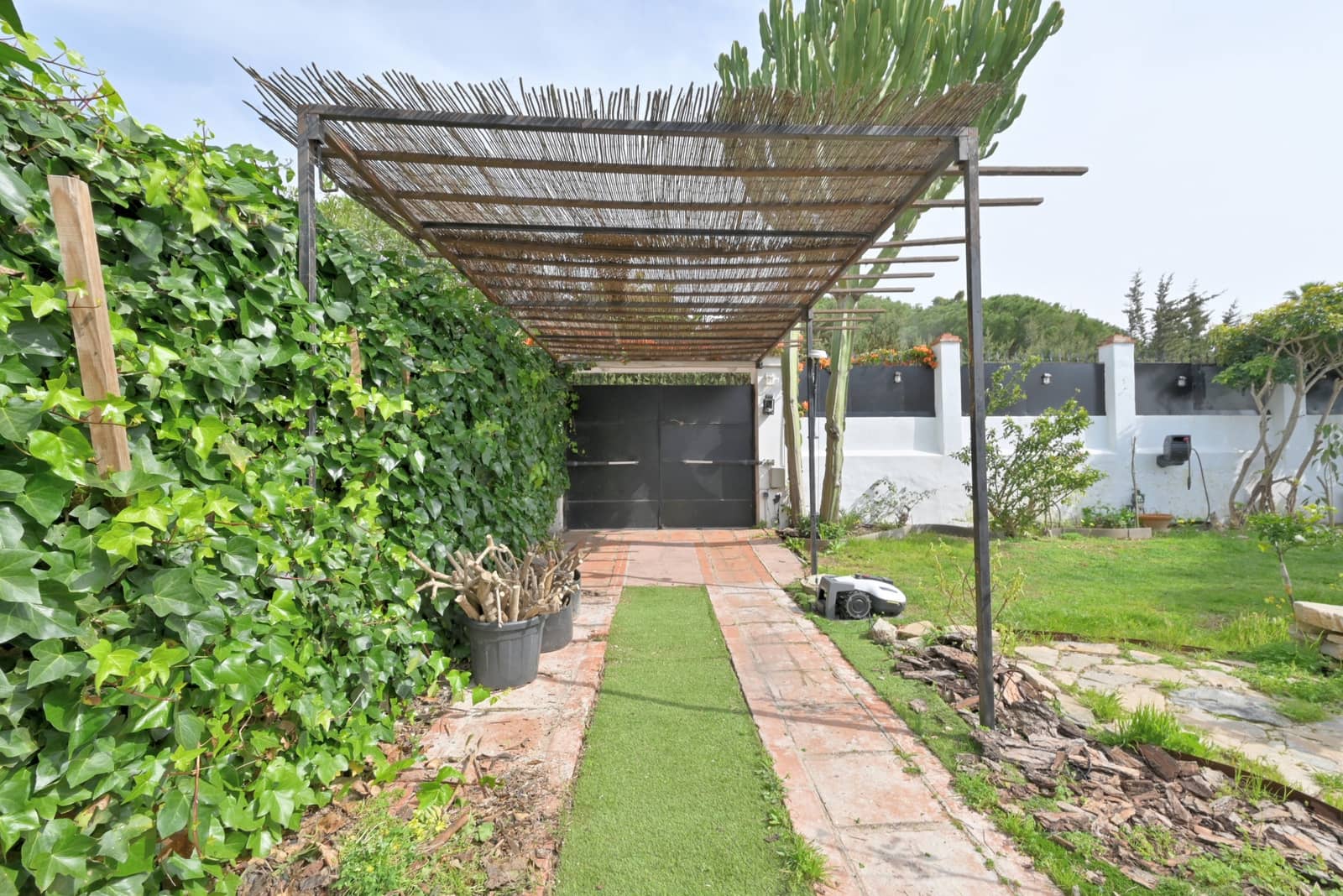 3 soveværelse Villa til salg i Calahonda med swimmingpool garage - € 645.000 (Ref: 9646746)