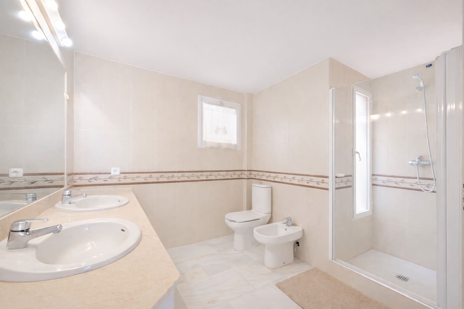 3 makuuhuone Kattohuoneisto myytävänä paikassa Calahonda mukana uima-altaan 
autotalli - 470 000 € (Ref: 9654510)