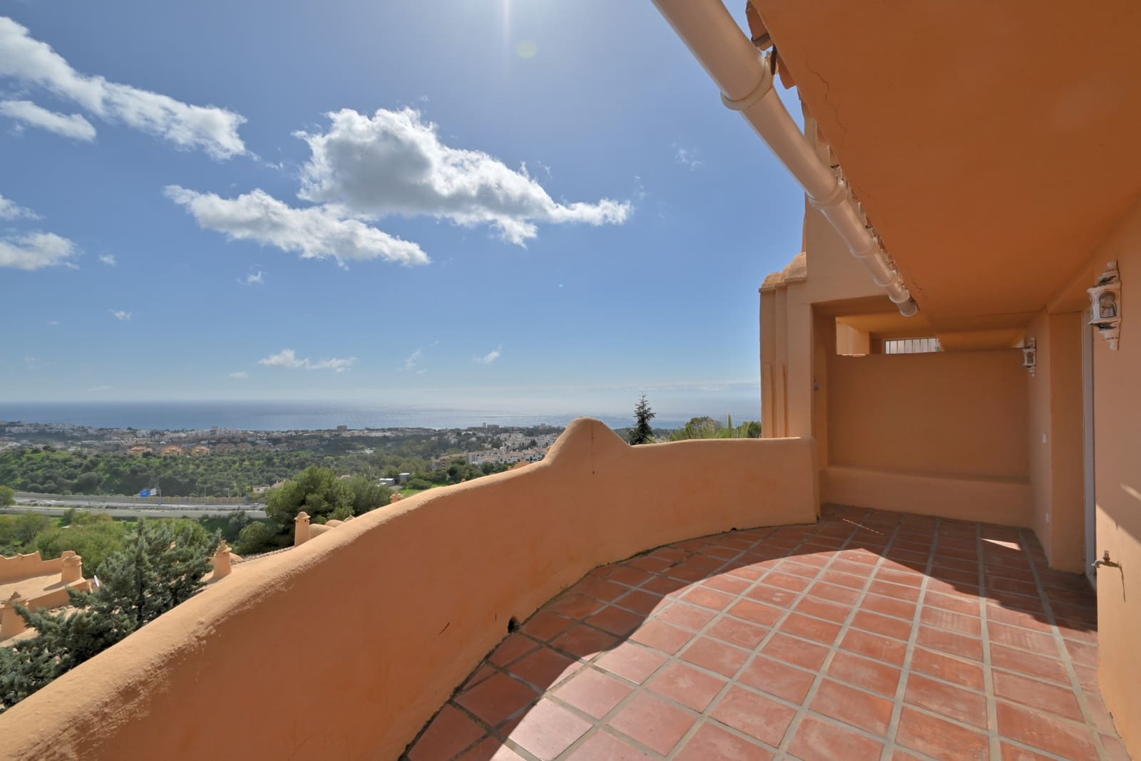 3 makuuhuone Kattohuoneisto myytävänä paikassa Calahonda mukana uima-altaan 
autotalli - 470 000 € (Ref: 9654510)