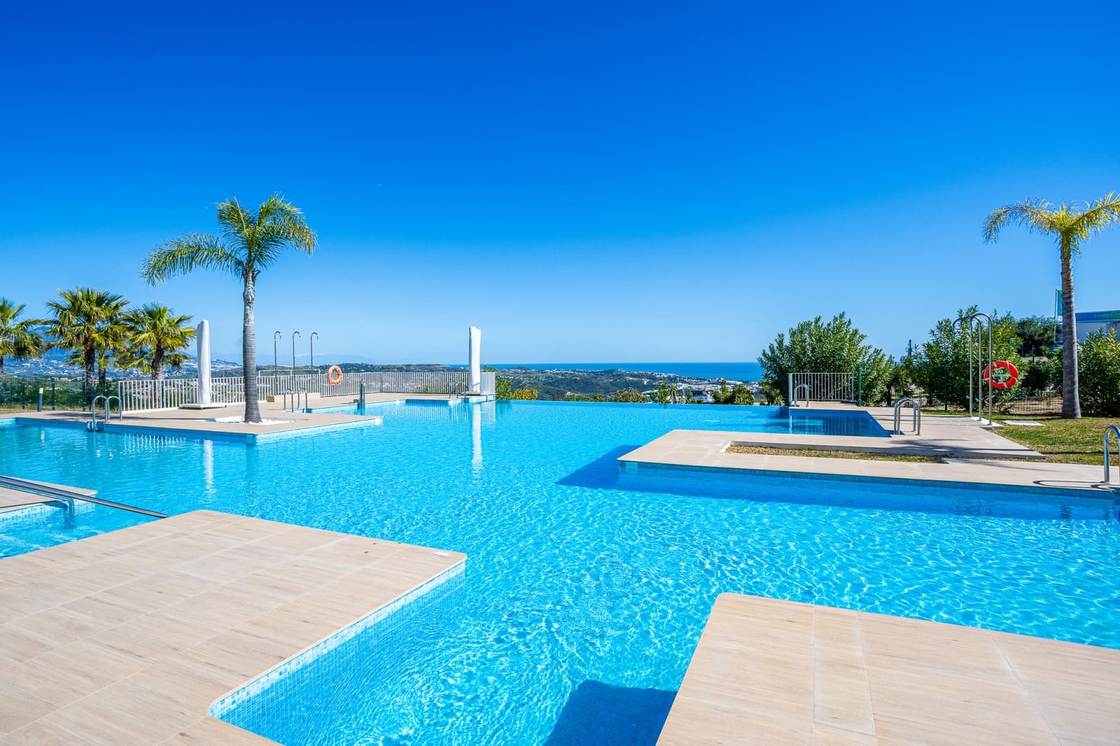 3 makuuhuone Huoneisto myytävänä paikassa La Cala de Mijas mukana uima-altaan 
autotalli - 795 000 € (Ref: 9654511)