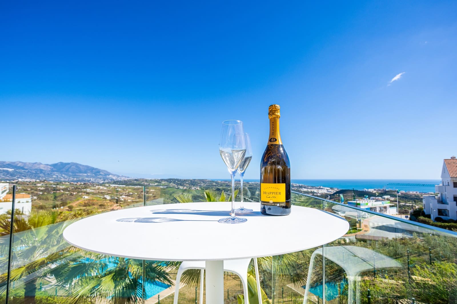 3 makuuhuone Huoneisto myytävänä paikassa La Cala de Mijas mukana uima-altaan 
autotalli - 795 000 € (Ref: 9654511)