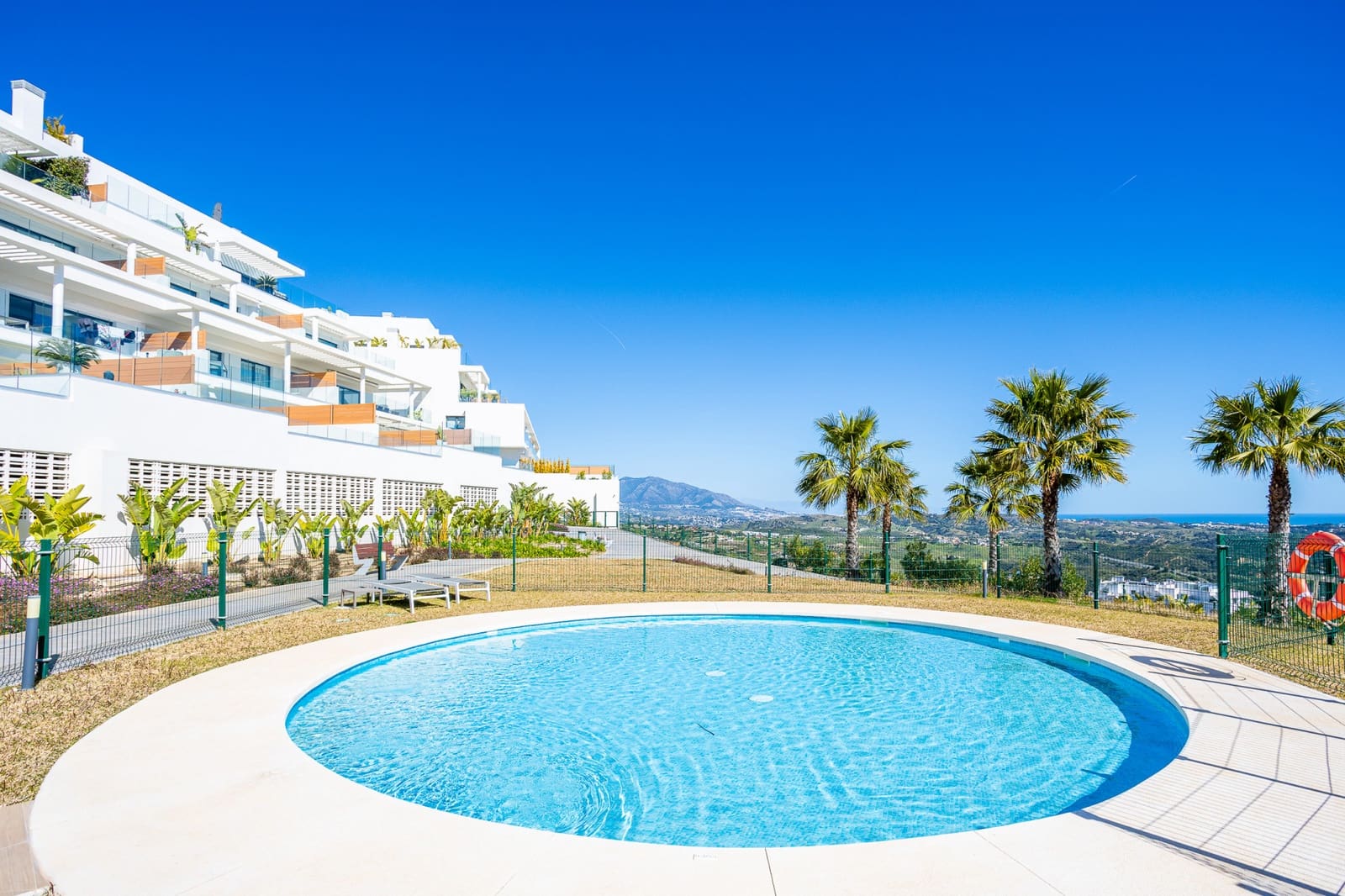 3 makuuhuone Huoneisto myytävänä paikassa La Cala de Mijas mukana uima-altaan 
autotalli - 795 000 € (Ref: 9654511)