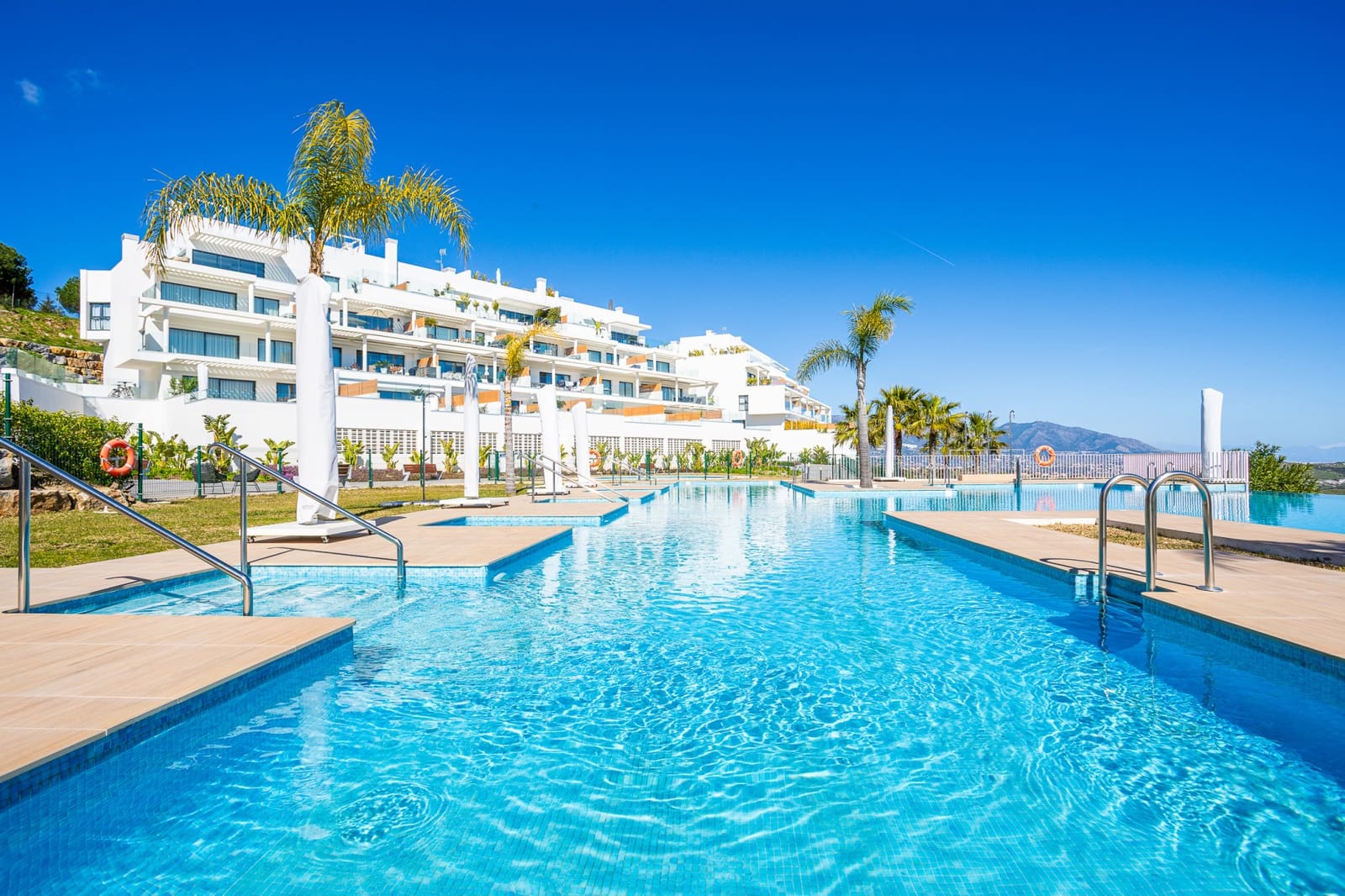 3 makuuhuone Huoneisto myytävänä paikassa La Cala de Mijas mukana uima-altaan 
autotalli - 795 000 € (Ref: 9654511)