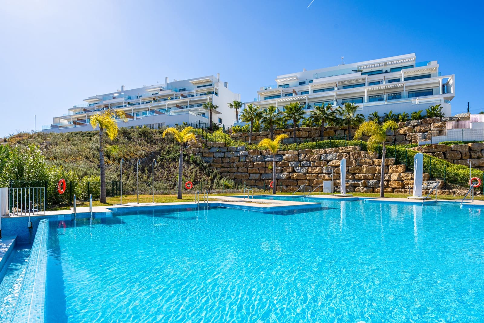 3 makuuhuone Huoneisto myytävänä paikassa La Cala de Mijas mukana uima-altaan 
autotalli - 795 000 € (Ref: 9654511)