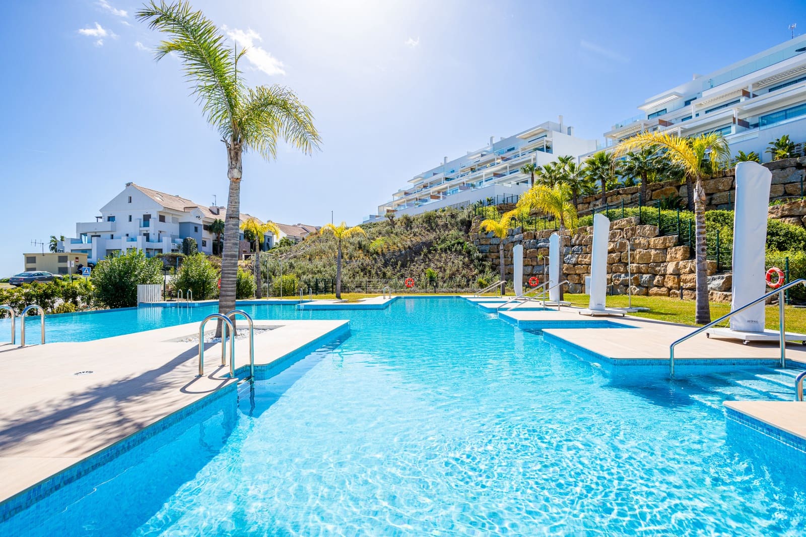3 makuuhuone Huoneisto myytävänä paikassa La Cala de Mijas mukana uima-altaan 
autotalli - 795 000 € (Ref: 9654511)