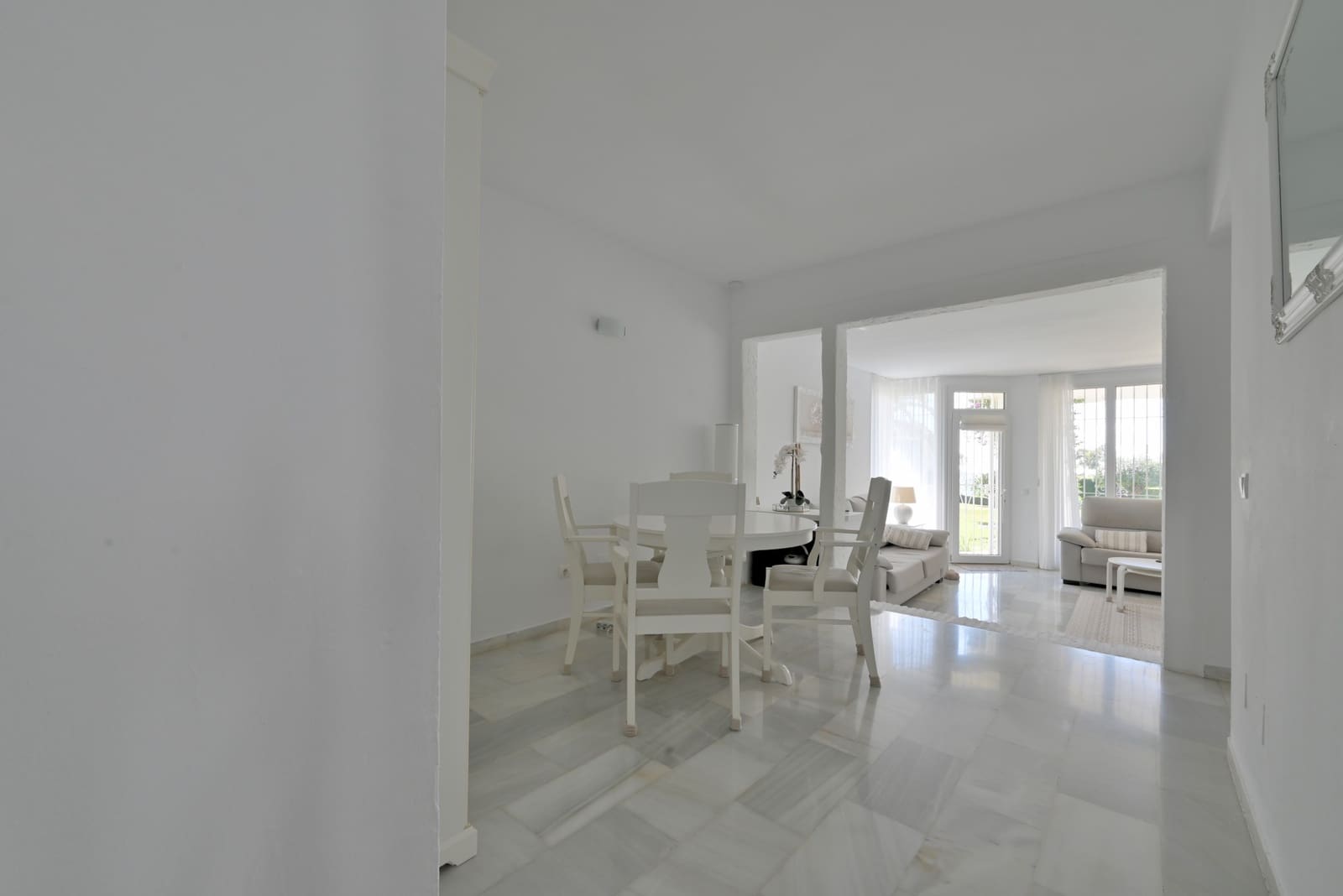 Apartamento de 2 habitaciones en Calahonda en venta con piscina - 435.000 € (Ref: 9658145)