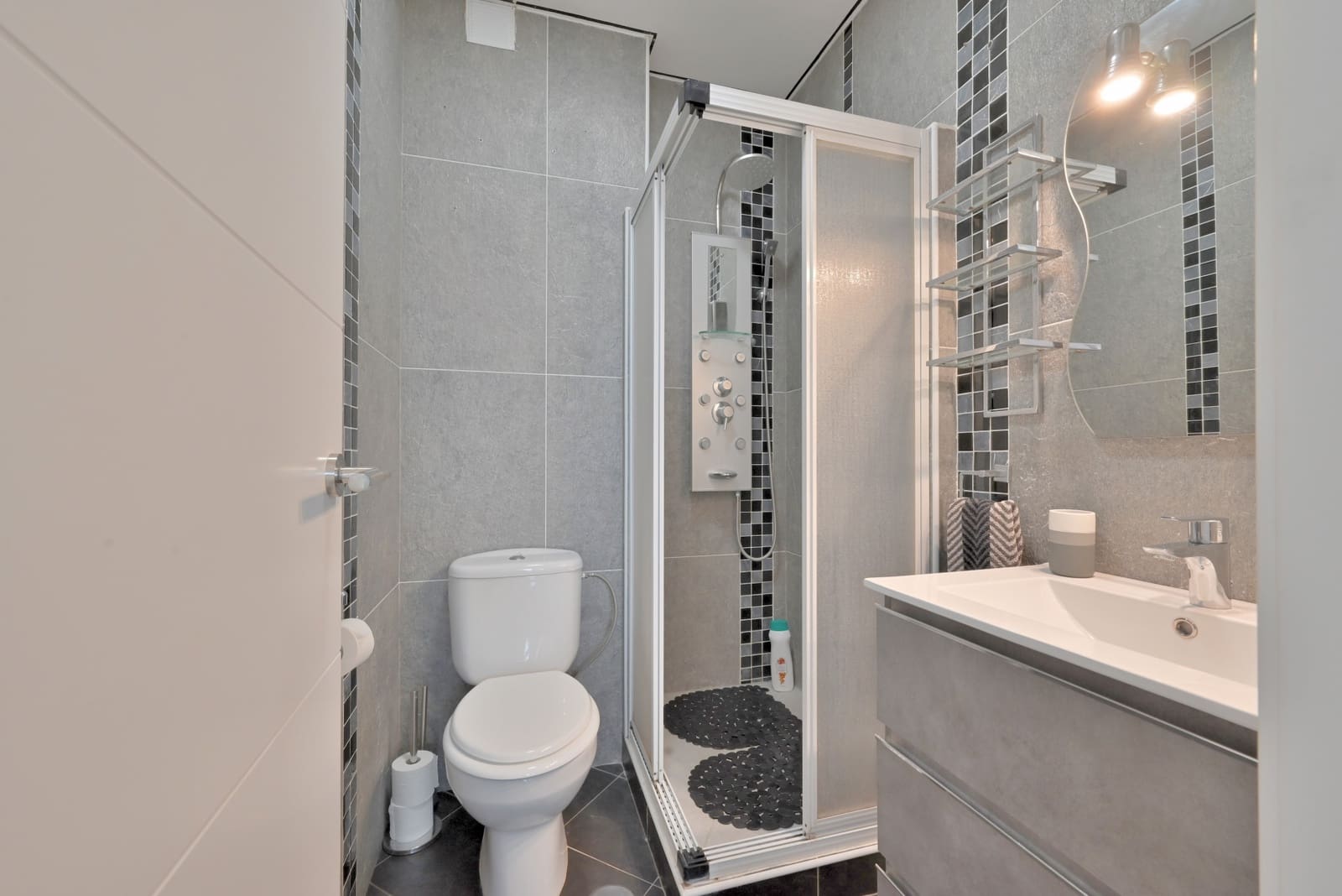 Apartamento de 2 habitaciones en Calahonda en venta con piscina - 435.000 € (Ref: 9658145)