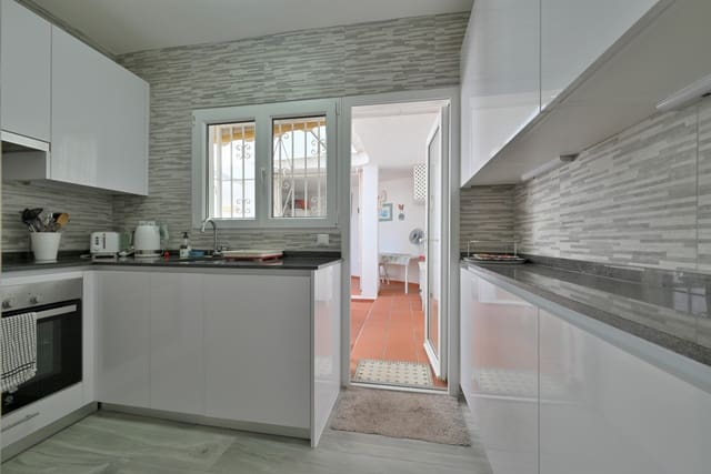 Apartamento de 2 habitaciones en Calahonda, Mijas en venta con piscina - 435.000 € (Ref: 9658145)