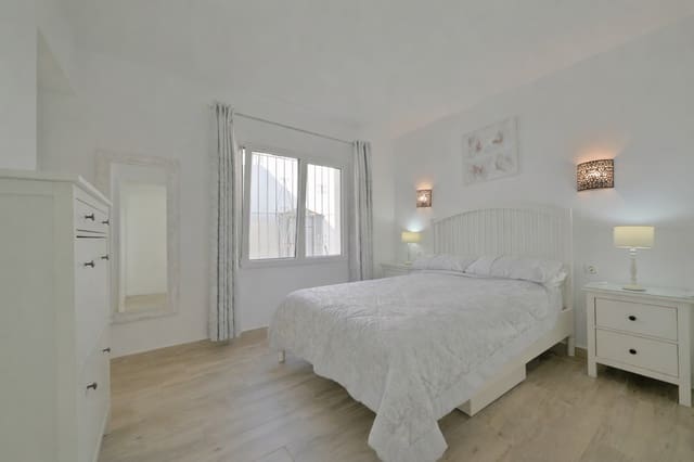 Apartamento de 2 habitaciones en Calahonda, Mijas en venta con piscina - 435.000 € (Ref: 9658145)