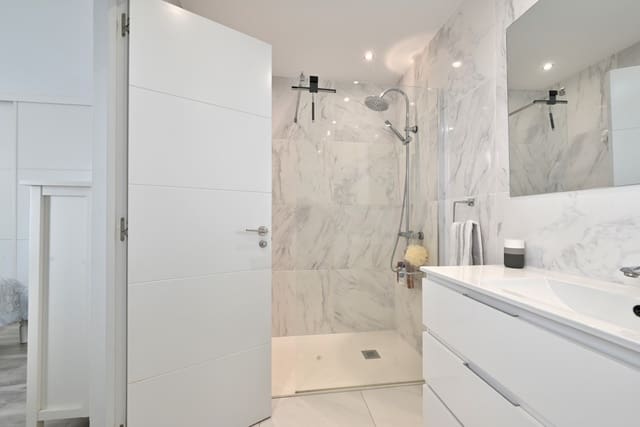 Apartamento de 2 habitaciones en Calahonda, Mijas en venta con piscina - 435.000 € (Ref: 9658145)