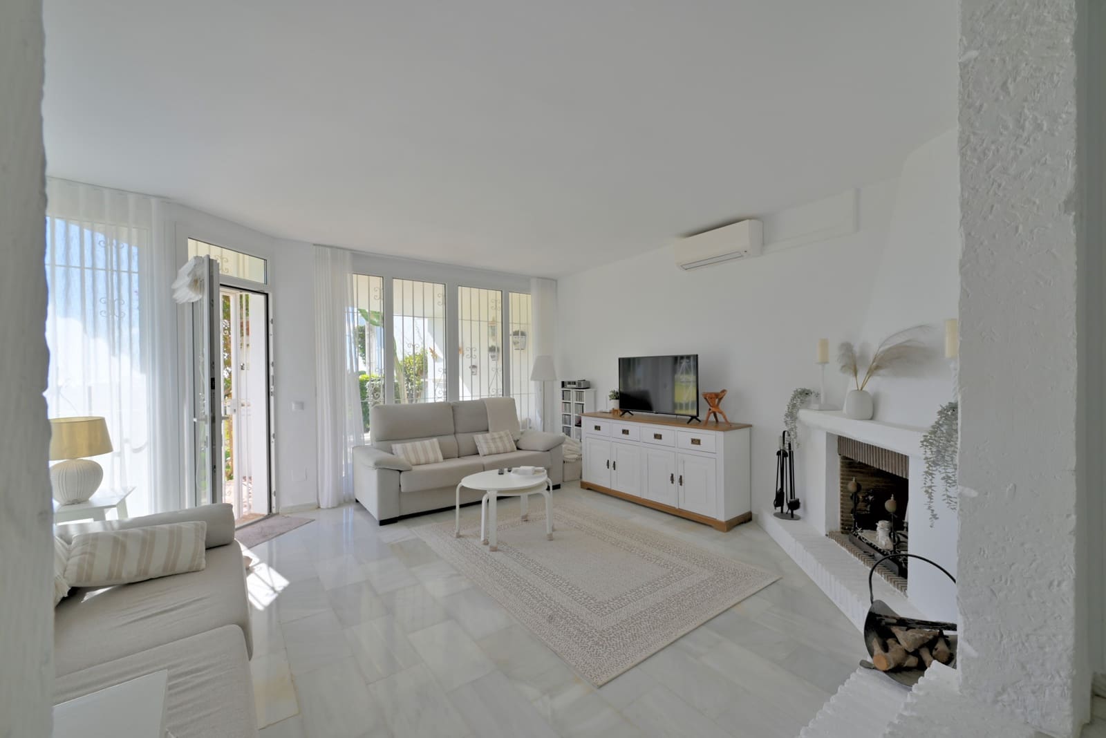 Apartamento de 2 habitaciones en Calahonda en venta con piscina - 435.000 € (Ref: 9658145)