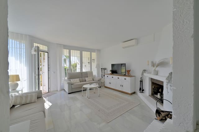 Apartamento de 2 habitaciones en Calahonda, Mijas en venta con piscina - 435.000 € (Ref: 9658145)