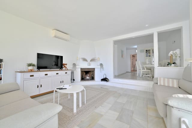 Apartamento de 2 habitaciones en Calahonda, Mijas en venta con piscina - 435.000 € (Ref: 9658145)