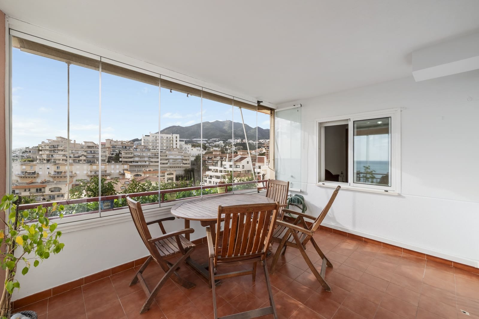 3 slaapkamer Appartement te koop in Torrequebrada met zwembad garage - € 525.000 (Ref: 9669760)