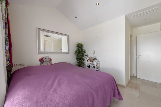 3 bedroom Townhouse for sale in Mijas Costa, Mijas with pool garage - € 535,000 (Ref: 9700340)