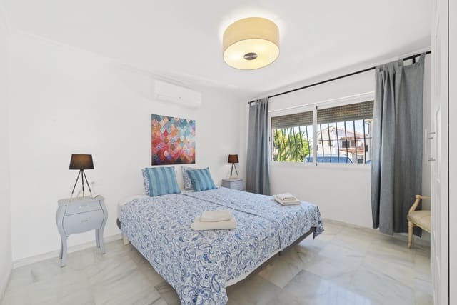 Chalet de 4 habitaciones en Torreblanca, Fuengirola en venta con garaje - 795.000 € (Ref: 9700341)