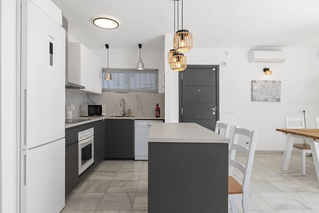 Chalet de 4 habitaciones en Torreblanca, Fuengirola en venta con garaje - 795.000 € (Ref: 9700341)