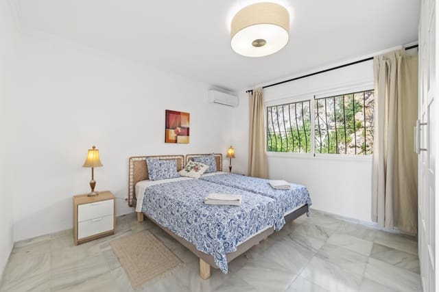 Chalet de 4 habitaciones en Torreblanca, Fuengirola en venta con garaje - 795.000 € (Ref: 9700341)