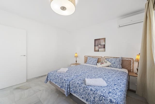 Chalet de 4 habitaciones en Torreblanca, Fuengirola en venta con garaje - 795.000 € (Ref: 9700341)