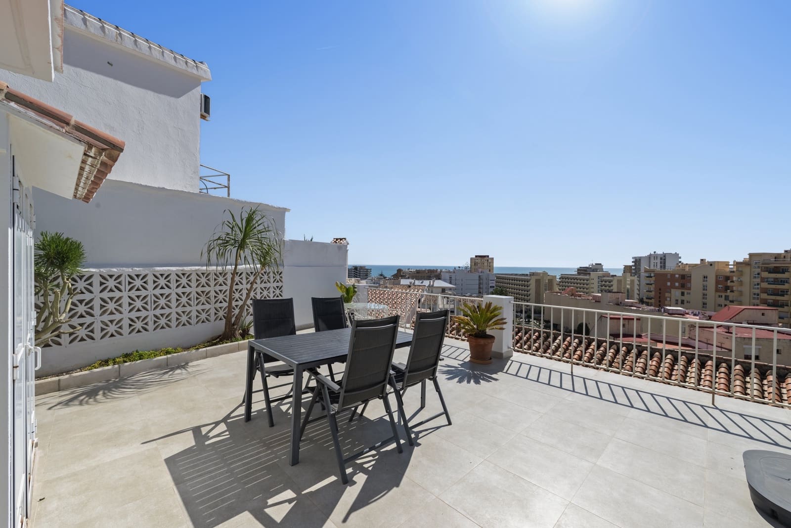 4 bedroom Villa for sale in Fuengirola with garage - € 795,000 (Ref: 9700341)