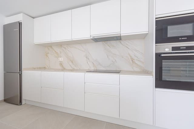 2 makuuhuone Kattohuoneisto myytävänä paikassa La Cala de Mijas, Mijas mukana uima-altaan 
autotalli - 419 000 € (Ref: 9719339)