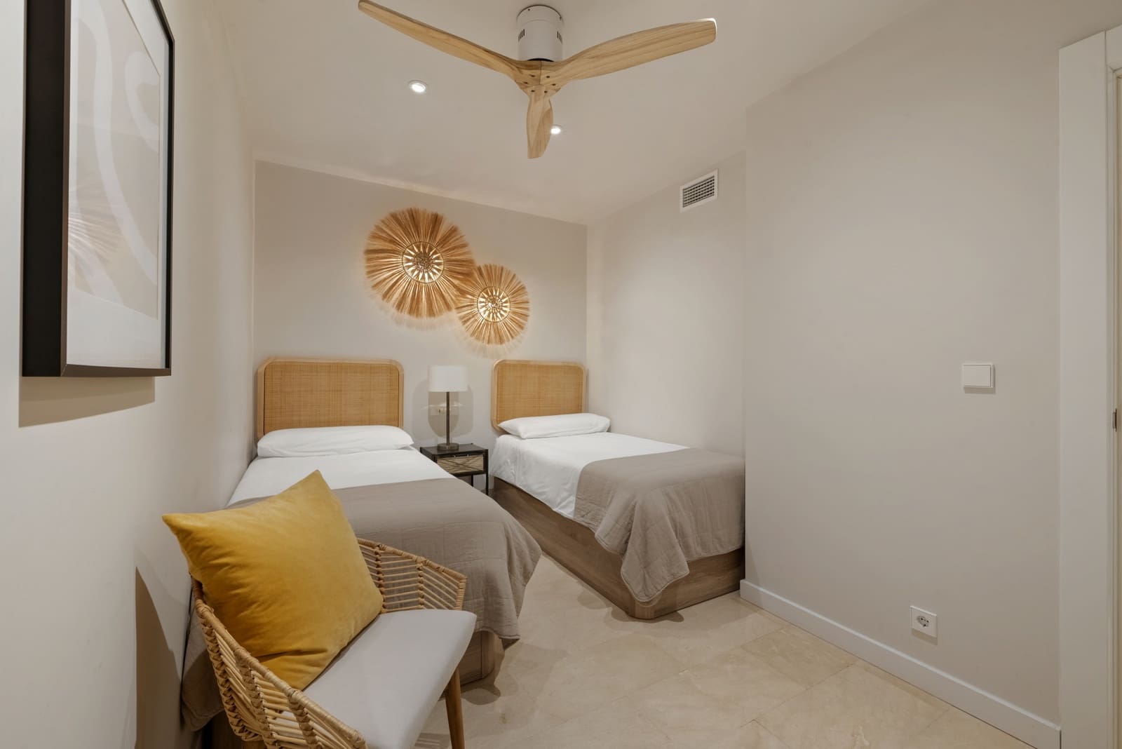 2 bedroom Apartment for sale in Fuengirola with pool garage - € 799,000 (Ref: 9720987)