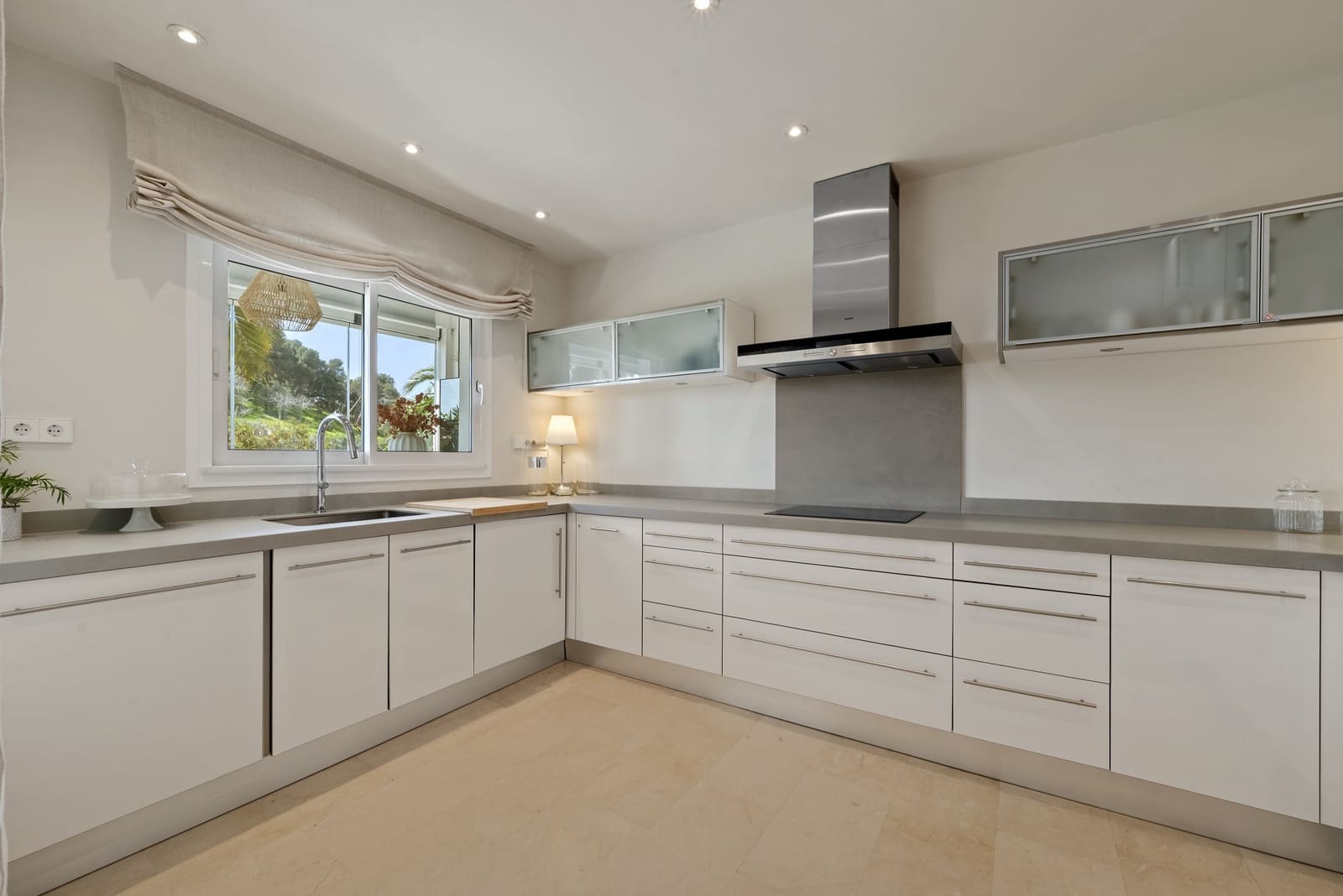 2 bedroom Apartment for sale in Fuengirola with pool garage - € 799,000 (Ref: 9720987)