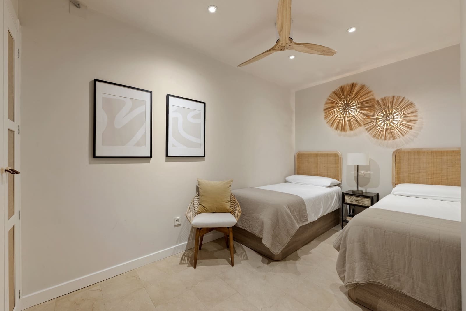 2 bedroom Apartment for sale in Fuengirola with pool garage - € 799,000 (Ref: 9720987)