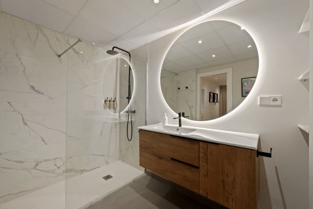 2 bedroom Apartment for sale in Fuengirola with pool garage - € 799,000 (Ref: 9720987)