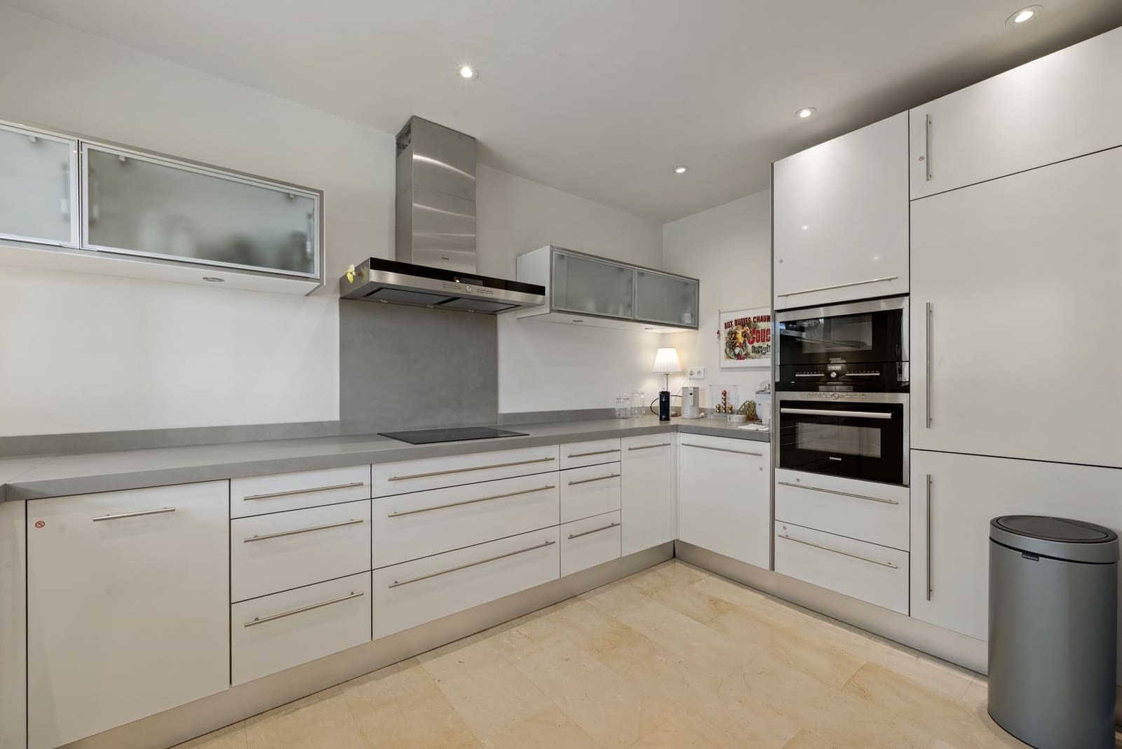 2 bedroom Apartment for sale in Fuengirola with pool garage - € 799,000 (Ref: 9720987)