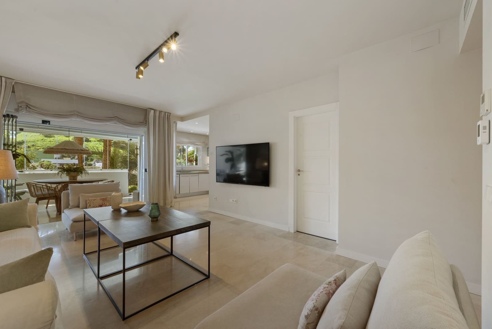 2 bedroom Apartment for sale in Fuengirola with pool garage - € 799,000 (Ref: 9720987)