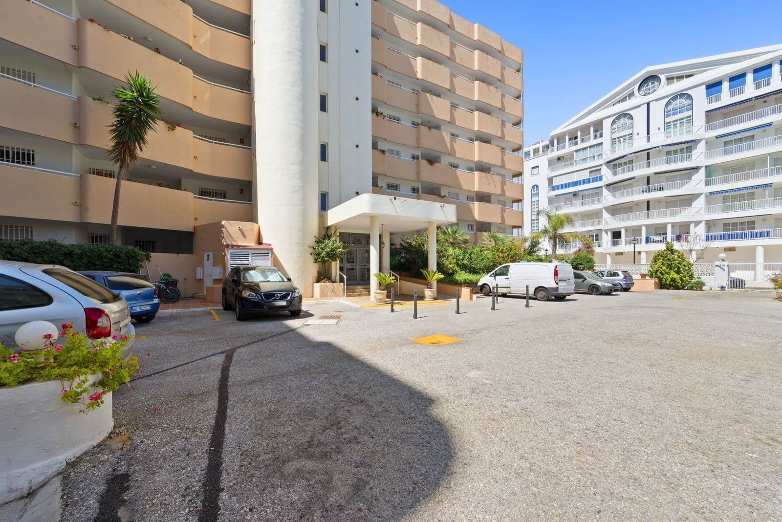 2 bedroom Apartment for sale in Fuengirola with pool garage - € 799,000 (Ref: 9720987)