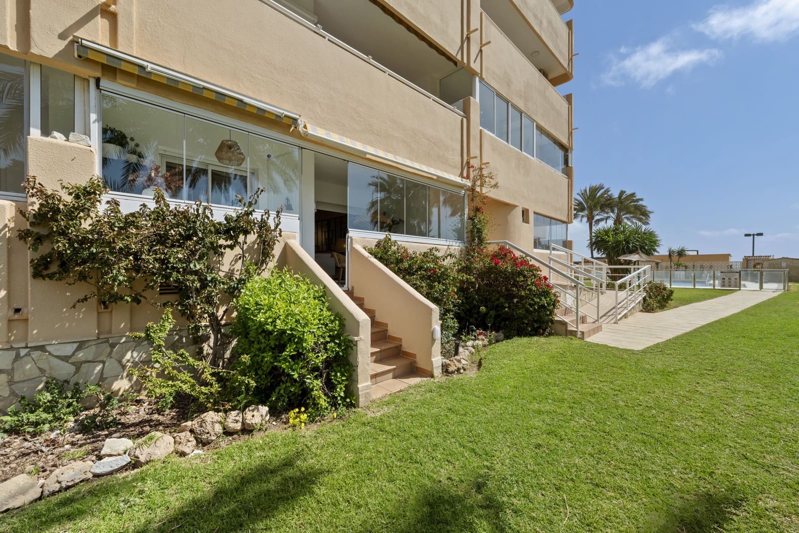 2 bedroom Apartment for sale in Fuengirola with pool garage - € 799,000 (Ref: 9720987)