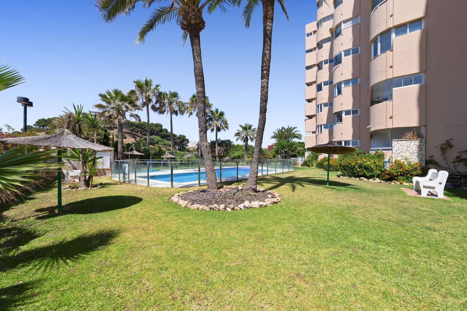 2 bedroom Apartment for sale in Fuengirola with pool garage - € 799,000 (Ref: 9720987)