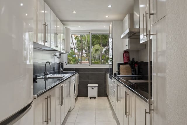 2 sypialnia Apartament na sprzedaż w Mijas Costa, Mijas z basenem garażem - 320 000 € (Ref: 9720988)