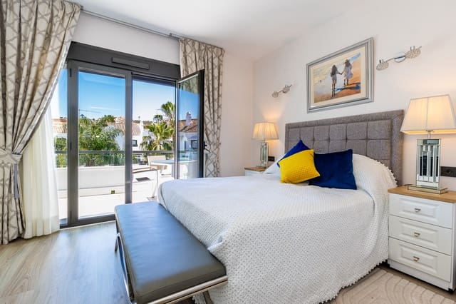 Pareado de 3 habitaciones en La Cala de Mijas, Mijas en venta con piscina garaje - 850.000 € (Ref: 9745203)