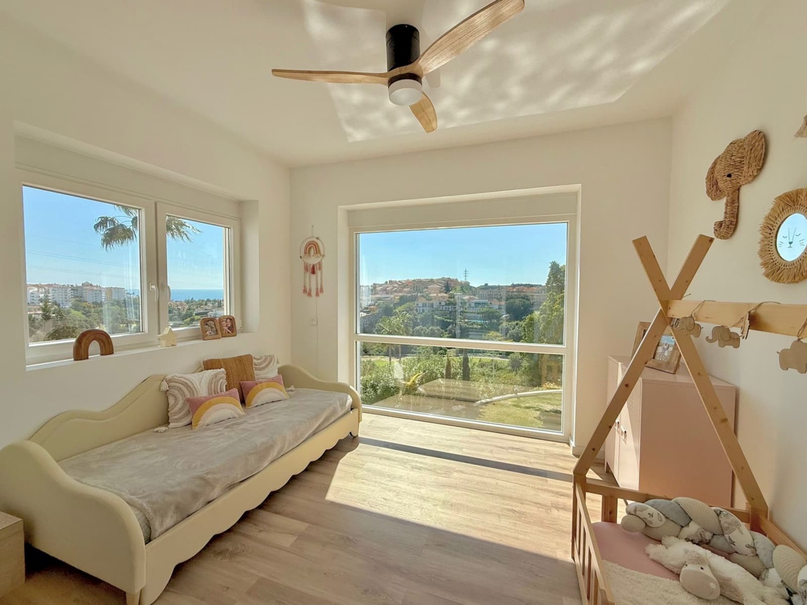 Chalet de 3 habitaciones en Riviera del Sol en venta con piscina garaje - 1.310.000 € (Ref: 9747501)