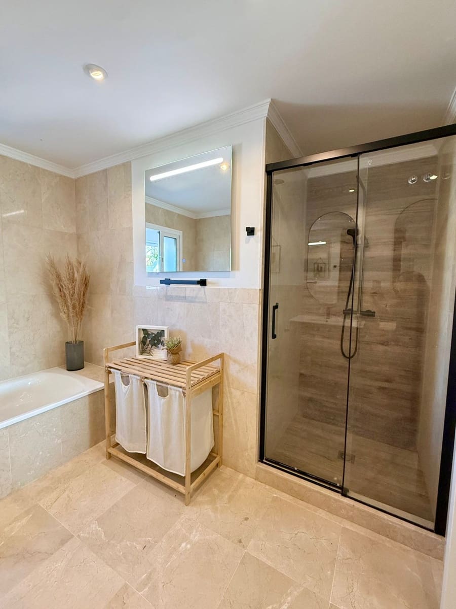 3 soverom Villa til salgs i Riviera del Sol med svømmebasseng garasje - € 1 310 000 (Ref: 9747501)
