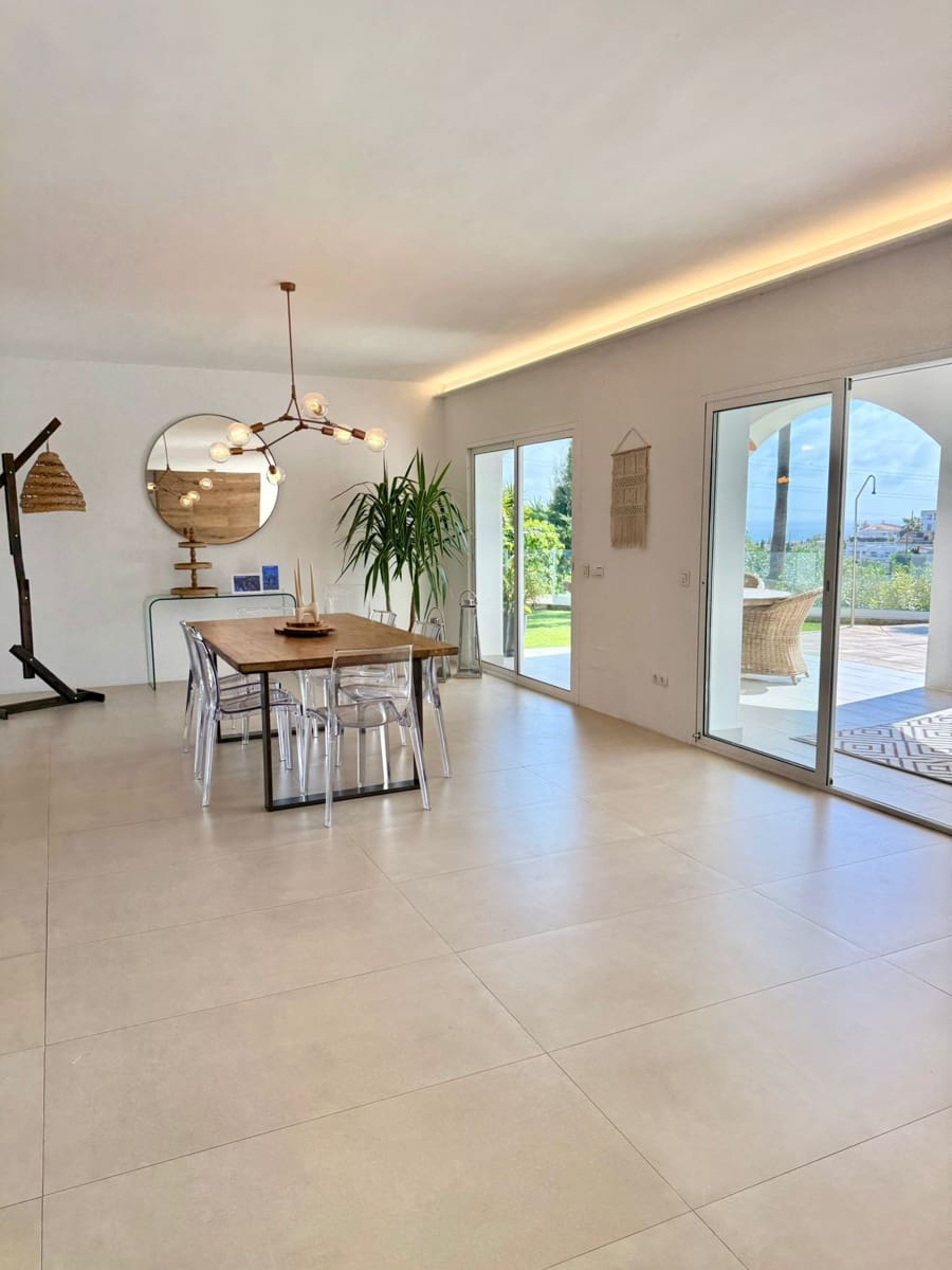 3 soverom Villa til salgs i Riviera del Sol med svømmebasseng garasje - € 1 310 000 (Ref: 9747501)