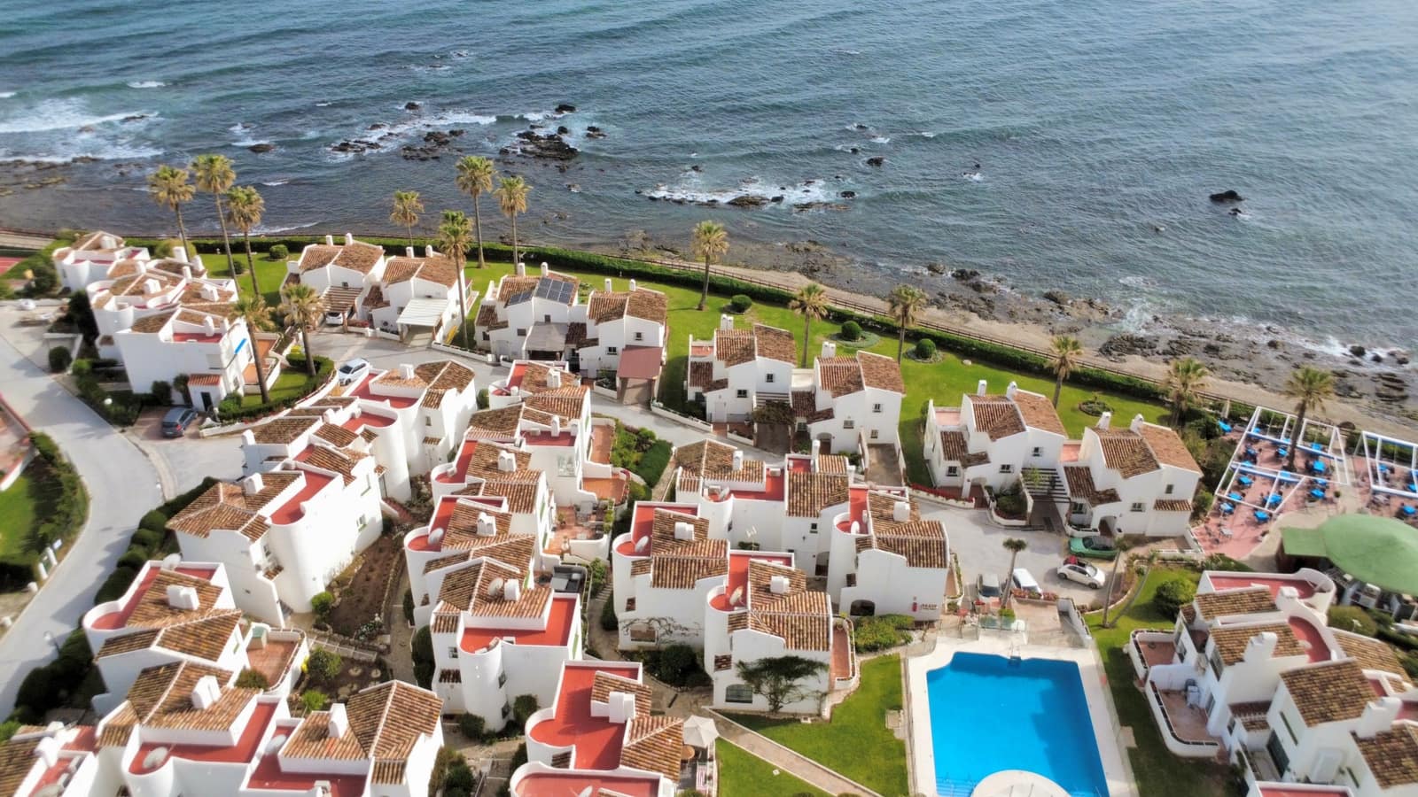 2 bedroom Townhouse for sale in Riviera del Sol with pool - € 520,000 (Ref: 9751503)